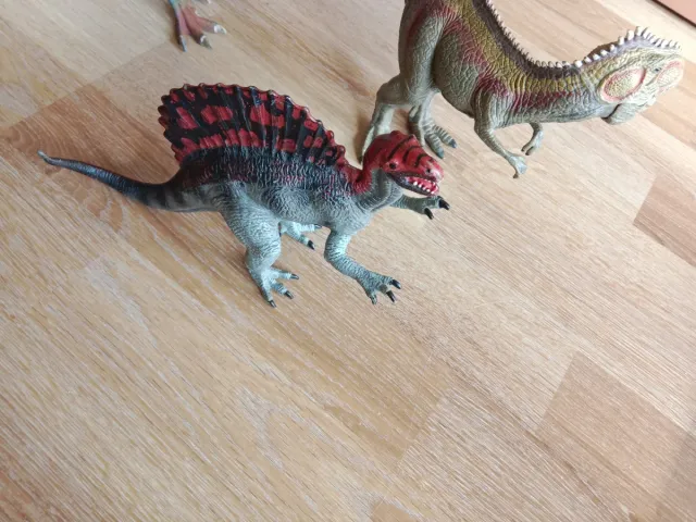3 dinosaurios articulados