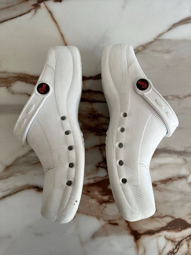 Zuecos blancos para mujer