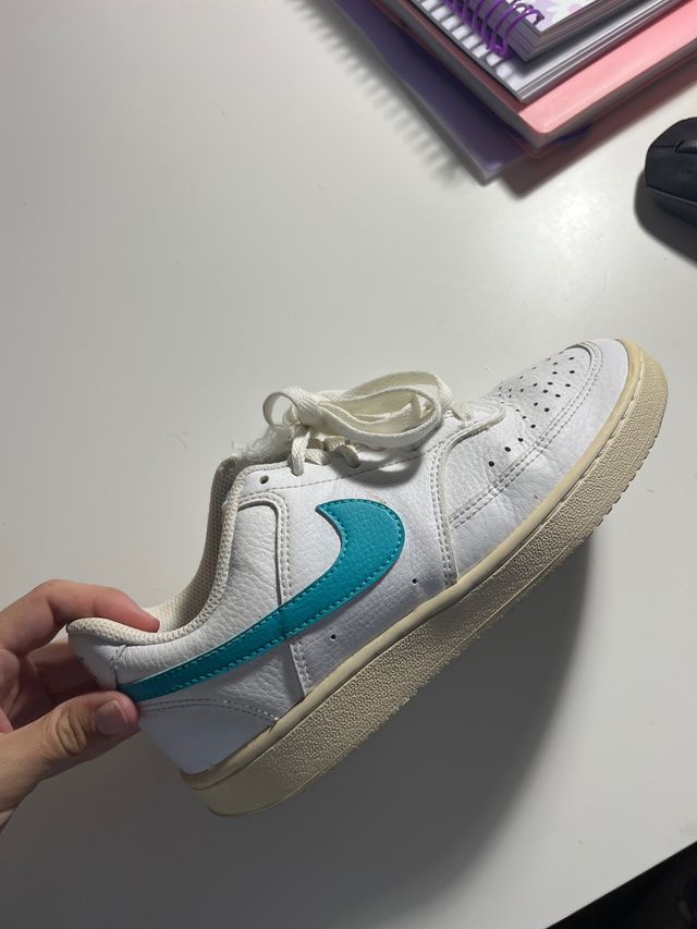 Zapatillas Nike Blancas y Turquesa