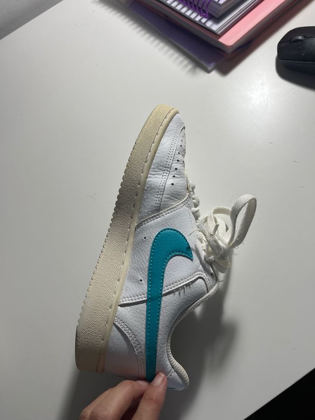 Zapatillas Nike Blancas y Turquesa