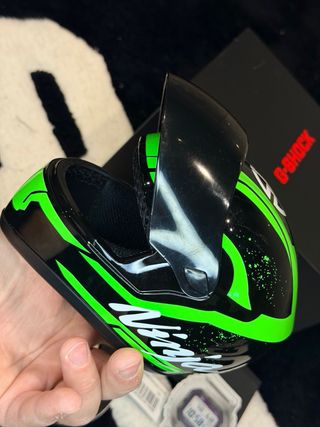 Casco G-Shock x Kawasaki DW-5600 Edición Limitada