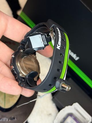 Casco G-Shock x Kawasaki DW-5600 Edición Limitada