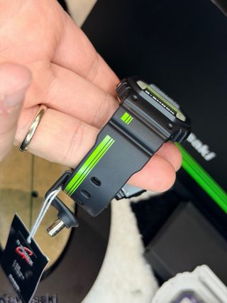 Casco G-Shock x Kawasaki DW-5600 Edición Limitada