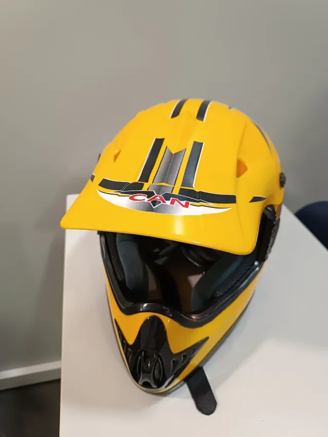 Casco da motocross giallo