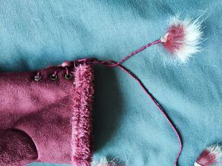 Guantes sin dedos borgoña con pelo