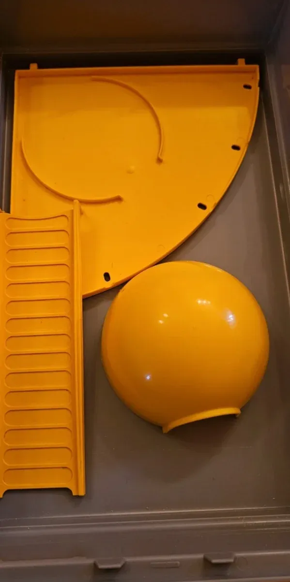 Jaula para hámster gris y naranja