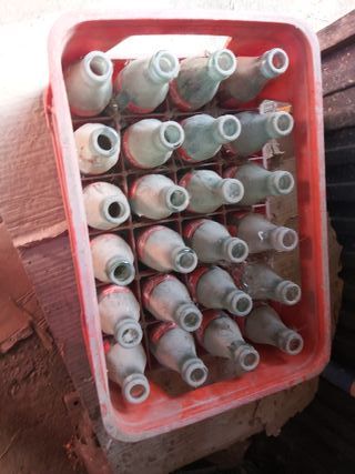 Scatola Coca-Cola anni '90 con bottiglie