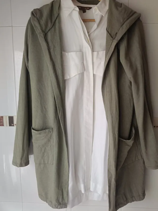 Lotto di abbigliamento: camicia, giacca e pantaloni