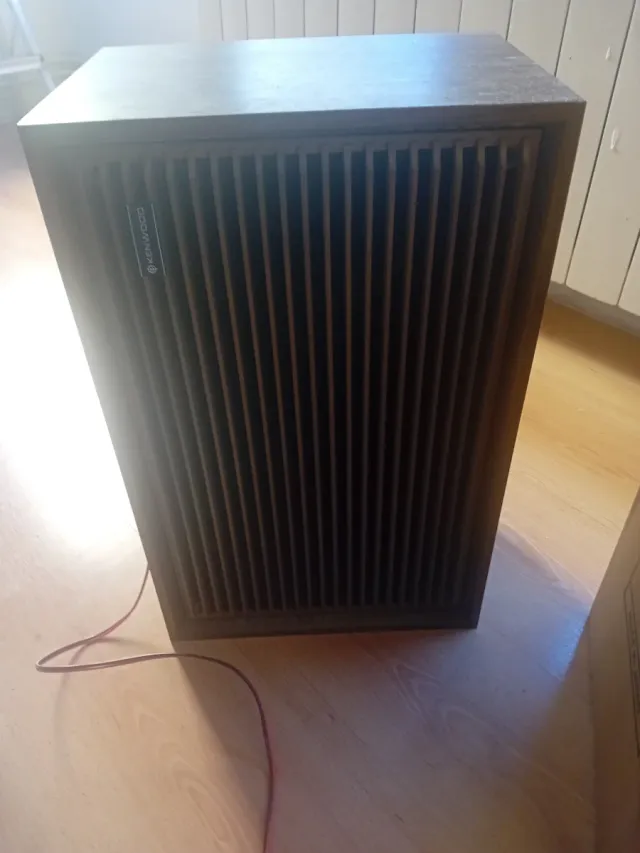 2 Altavoces Kenwood Marrones y amplificador