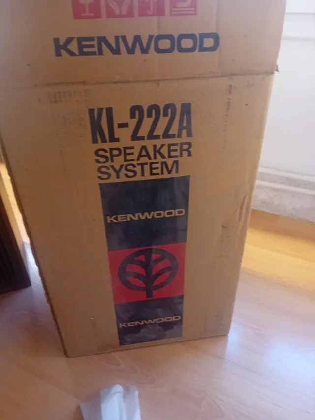 2 Altavoces Kenwood Marrones y amplificador