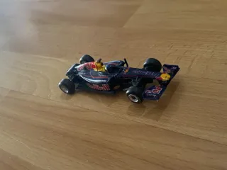 Coche Scalextric Red Bull