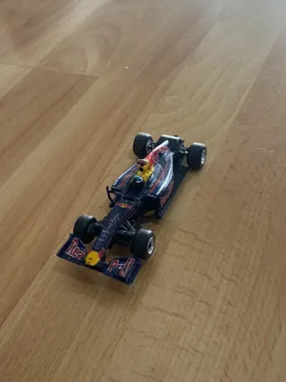 Coche Scalextric Red Bull
