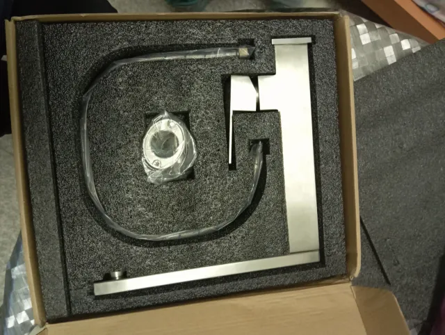 Grifo de cocina moderno plateado