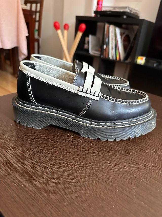 Mocasines Dr. Martens Piel Negro y Blanco