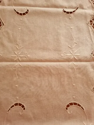 Centrino ovale ricamo fiori bianco