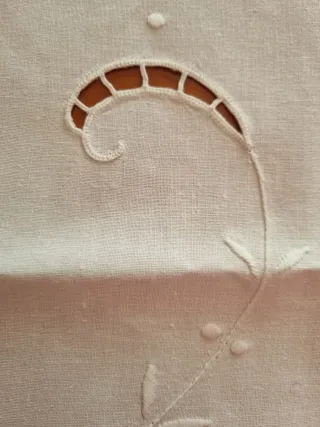 Centrino ovale ricamo fiori bianco