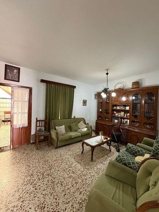 Casa adosada en venta en Carmona