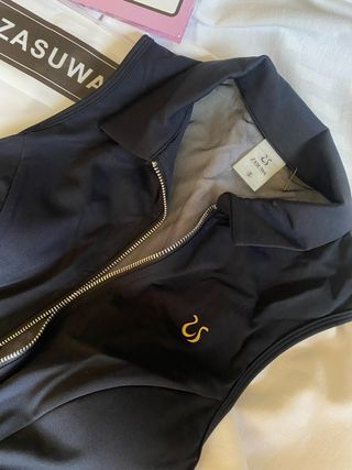 Mono negro sin etiqueta