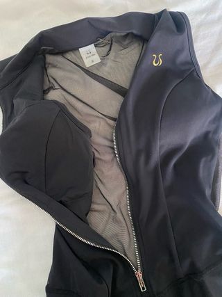 Mono negro sin etiqueta