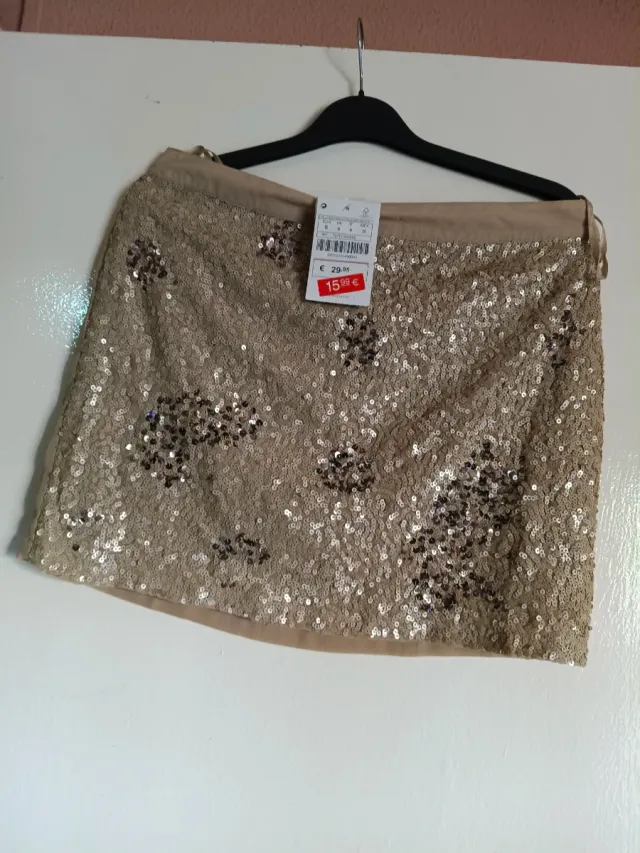 Mini falda lentejuelas Stradivarius Talla S.