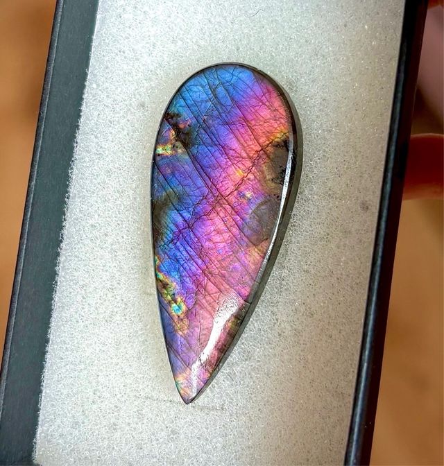 Labradorita morada multicolor muy alta calidad