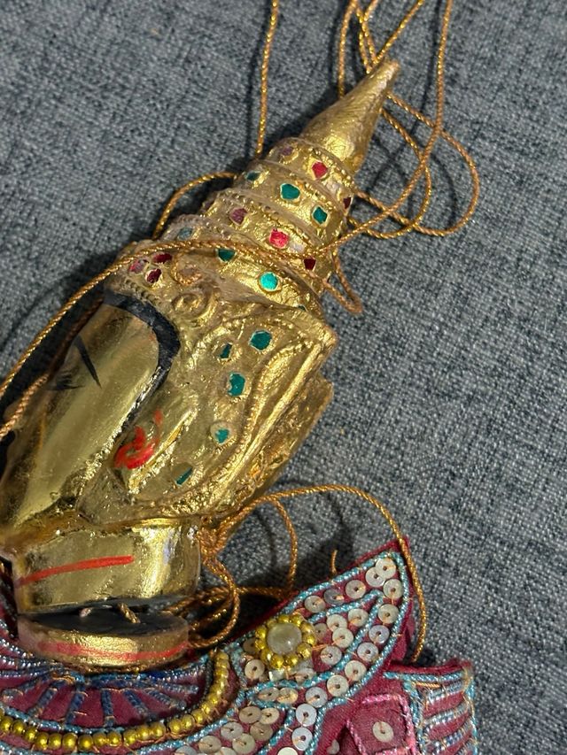 Marionetta Thailandese Dorata e Rossa