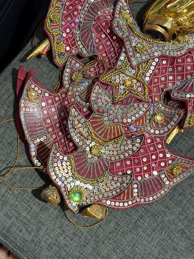 Marionetta Thailandese Dorata e Rossa