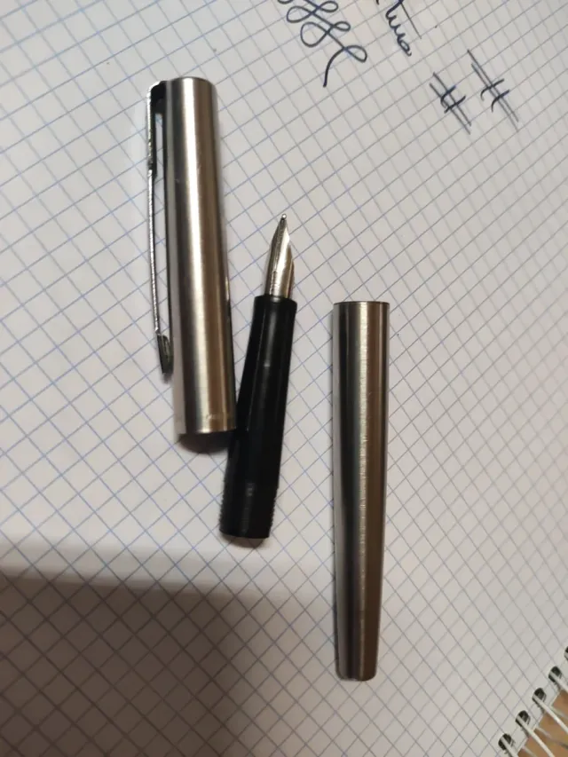 Penna Parker in acciaio spazzolato