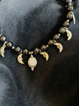 Collana con fasi lunari e perla bianca