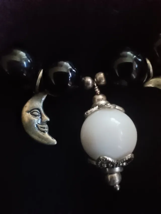 Collana con fasi lunari e perla bianca