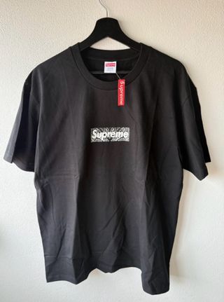 Camiseta Supreme Negra Bandana Box Logo