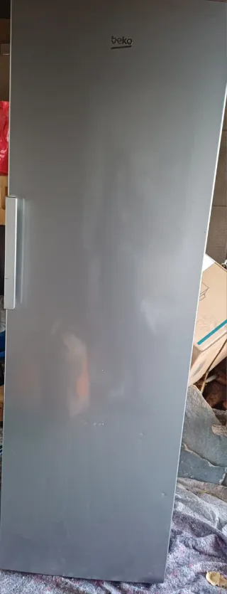 Nevera Beko Plateada