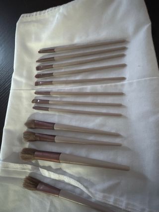 Set pennelli trucco beige e marrone