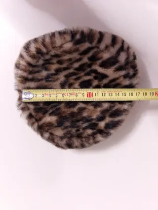 Basco invernale con fantasia animalier.