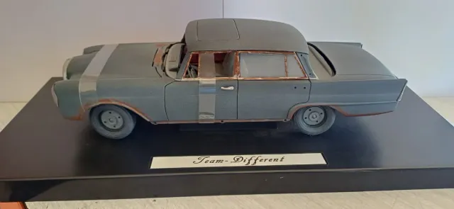 Mercedes Benz Revell 1/18