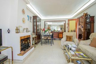 Casa adosada en venta en Gines