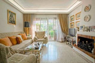 Casa adosada en venta en Gines