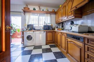 Casa adosada en venta en Gines