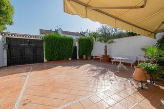 Casa adosada en venta en Gines
