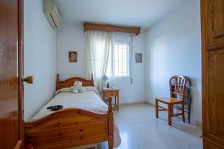 Casa adosada en venta en Gines