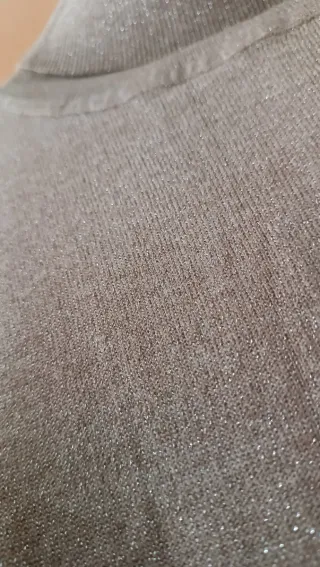 Jersey cuello alto beige talla M  a 3€