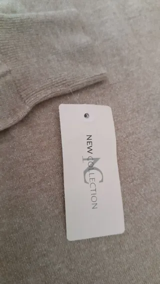 Jersey cuello alto beige talla M  a 3€