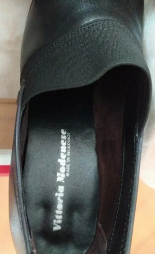 Scarpe nuove antiscivolo in pelle