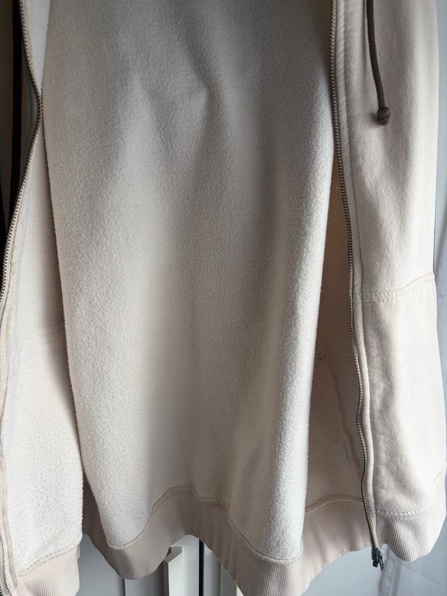 Sudadera beige y marrón con cremallera