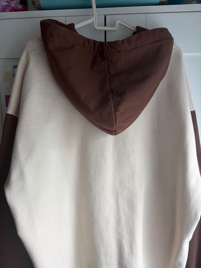 Sudadera beige y marrón con cremallera
