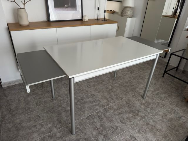 Mesa de comedor extensible de madera