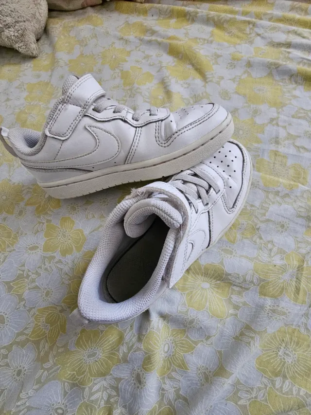 Sapatos Nike Unissex Brancos tamanho 31.5