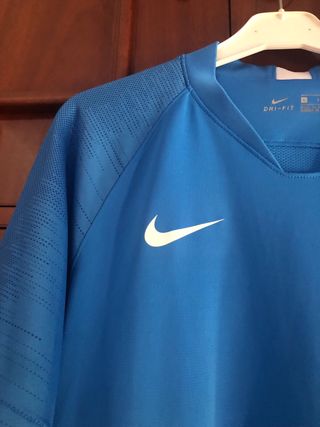 Camiseta Nike cuello pico azul