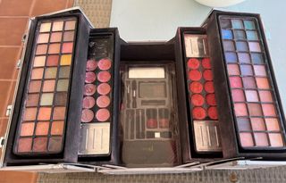 Maletín de pinturas plateado