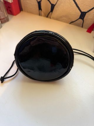 Bolsita Guess Negra Corazón Plata